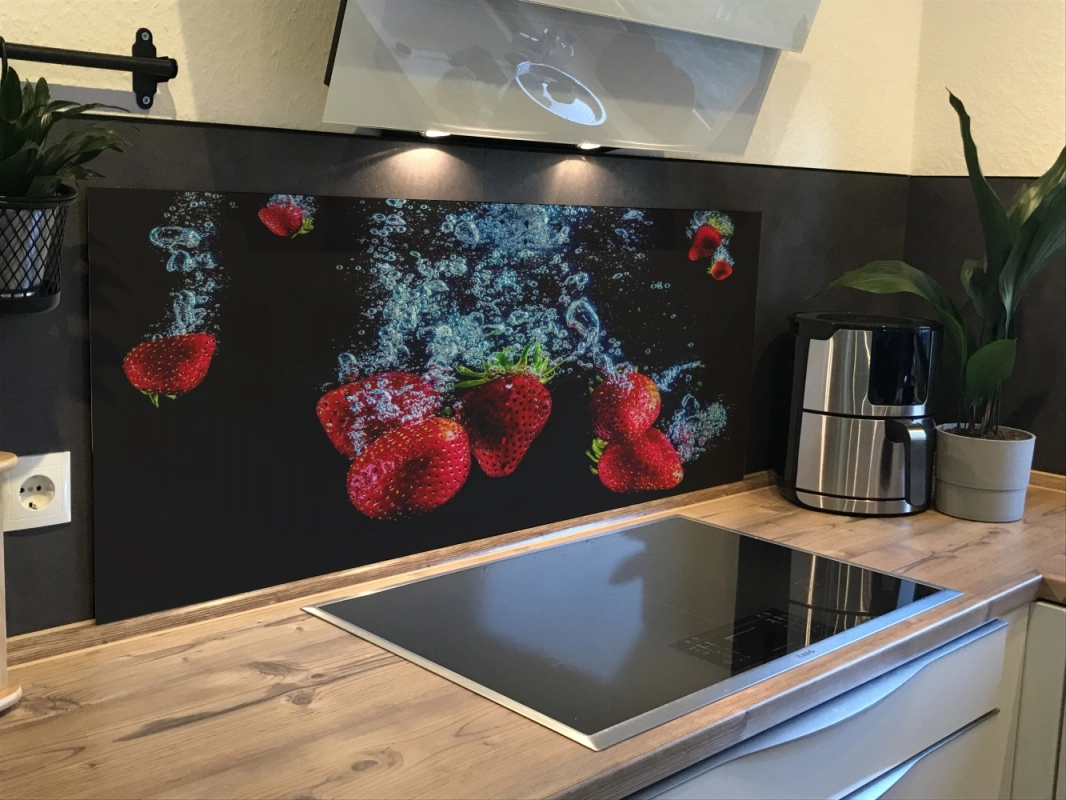 Spritzschutz Küche Acrylglas Erdbeeren im Wasser