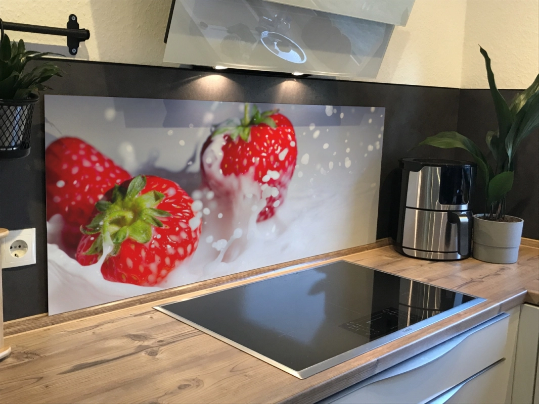 Spritzschutz Küche Acrylglas Erdbeeren Milch