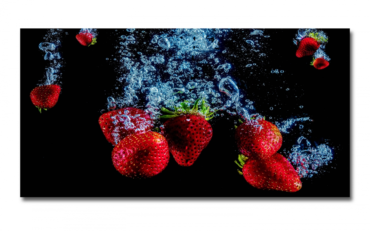 Spritzschutz Küche Acrylglas Erdbeeren im Wasser